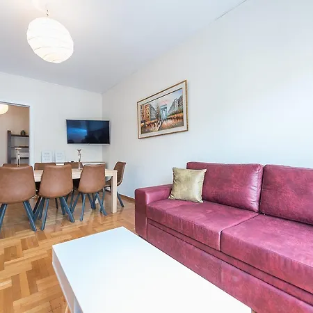 Crown Paradise Apartment