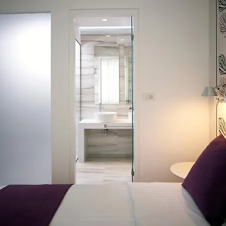 Otel Amazon Atina