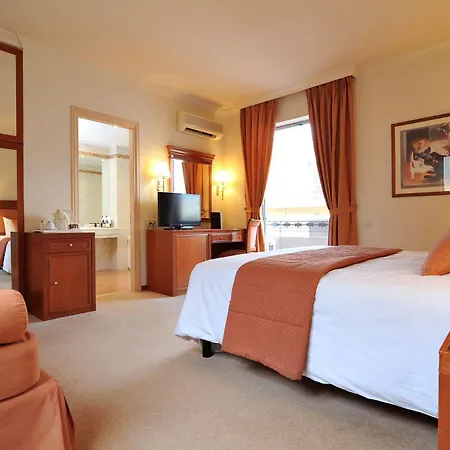 Hotel Atrium & Jacuzzi 4*