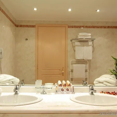Hotel Atrium & Jacuzzi