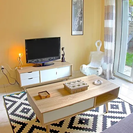 Stylish Center Garden Apartamento Atenas