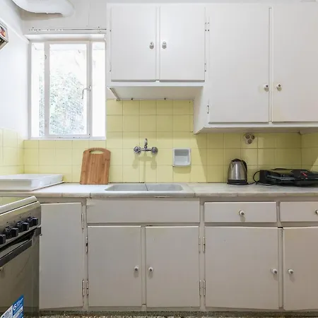Victoria Apartment *
