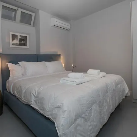 Sophisticated In Syntagma By Ghh Apartment Athens