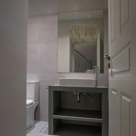 Apartment Sophisticated In Syntagma By Ghh Athens