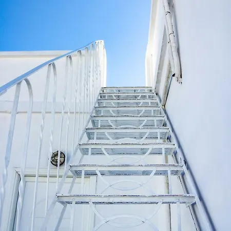 Elegant Central Apartments - Acropolis View & Garden Apartment *
