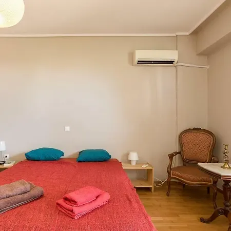 Spacious & Modern Flat In Heart Of דירה *