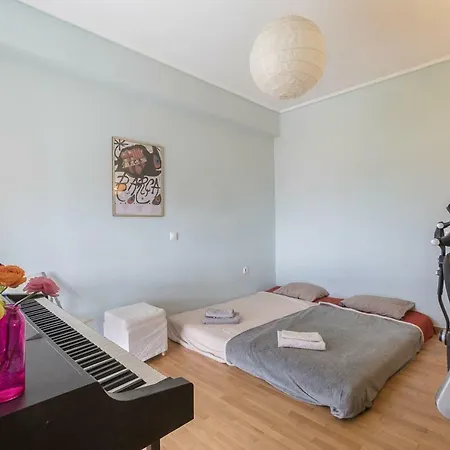 Spacious & Modern Flat In Heart Of *