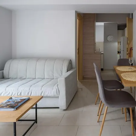 Apart Otel 12 Keys Atina