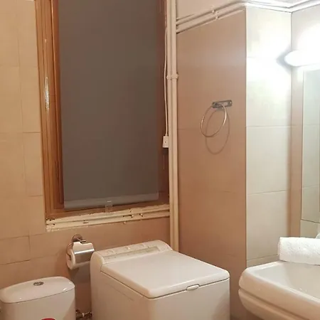 Violet Errathens - Center, 7 Bd, 3 Bath *