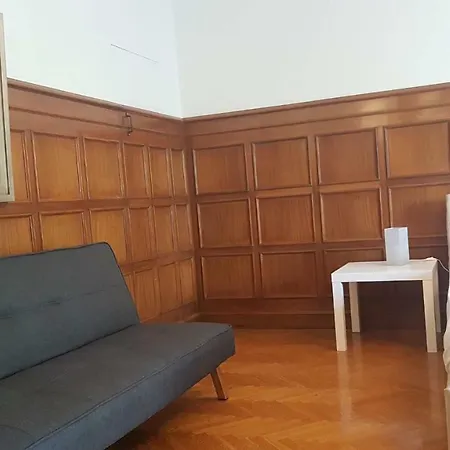 Violet Errathens - Center, 7 Bd, 3 Bath Atene