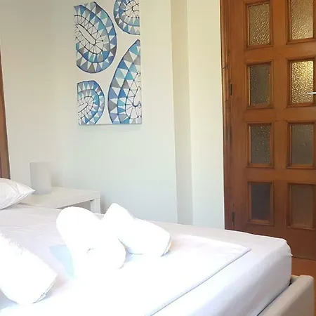 Violet Errathens - Center, 7 Bd, 3 Bath Appartamento *