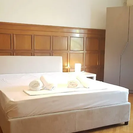 Violet Errathens - Center, 7 Bd, 3 Bath * Atene