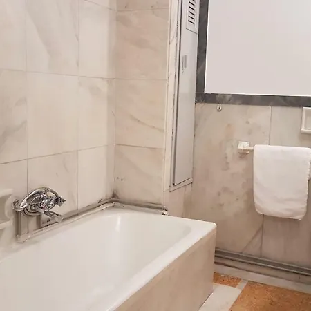 Appartamento Violet Errathens - Center, 7 Bd, 3 Bath Atene