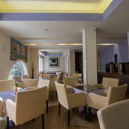 Cosmopolit Hotel 2*