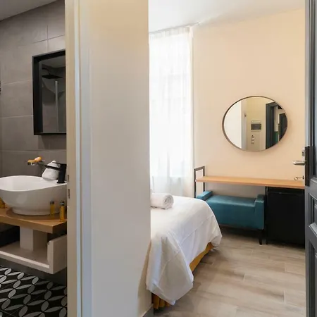 Market Portrait Hotel