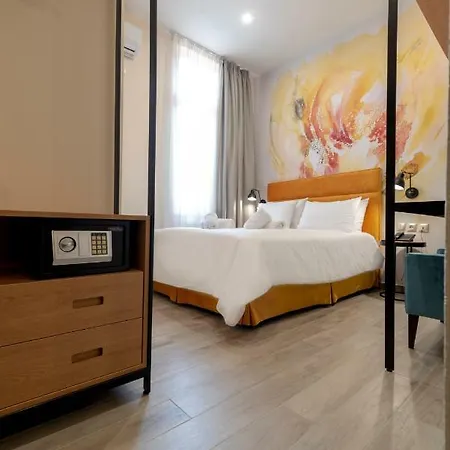 Hotel Market Portrait