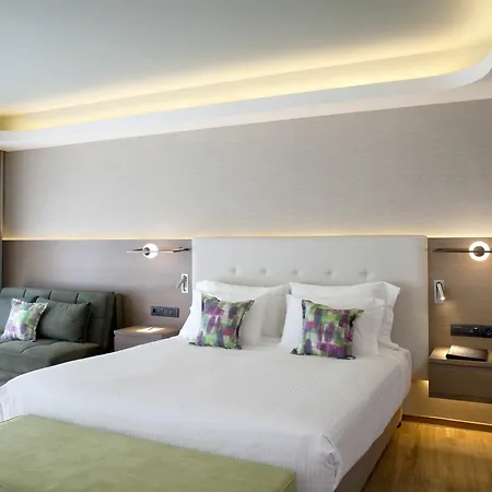 Wyndham Hotel 5*