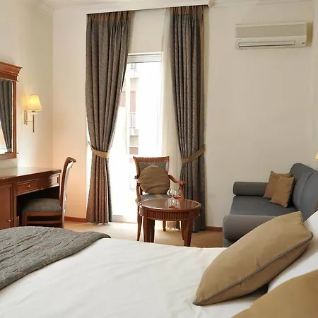 Atrium & Jacuzzi Athen