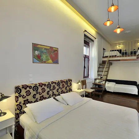 Dryades Hotel 2*