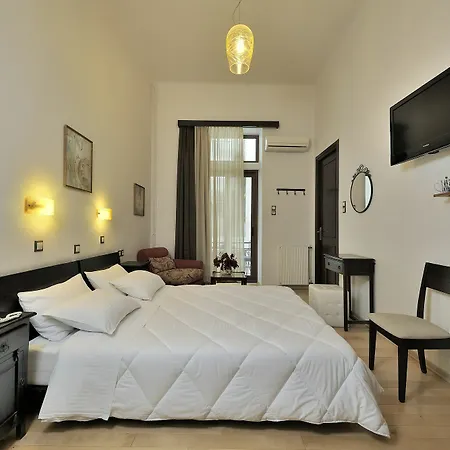 Dryades Hotel 2*
