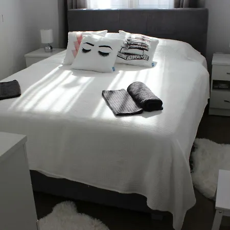 Apartment Adrianou 150