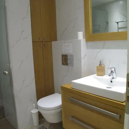 Elegant Acropolis Apartment *