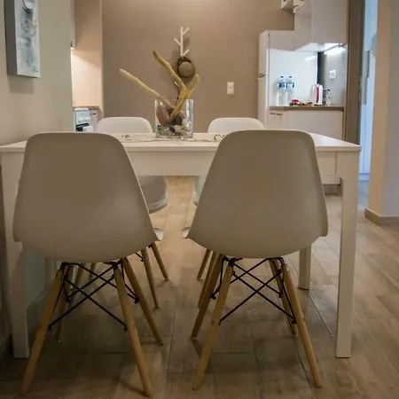 Chic And Minimal Close To Thissio Metro Apartment *