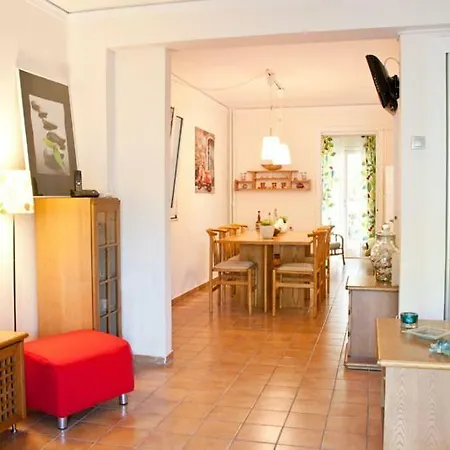 Comfortable Garden Near Vouliagmeni Apartment Athens