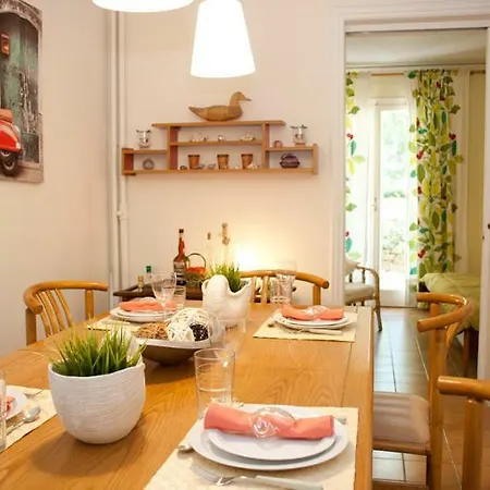 Apartment Comfortable Garden Near Vouliagmeni