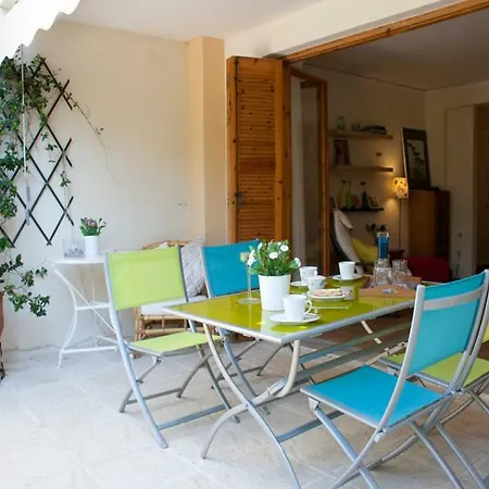 Apartment Comfortable Garden Near Vouliagmeni *