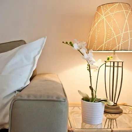 Comfortable Garden Near Vouliagmeni Apartment