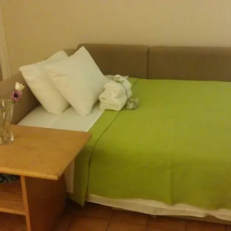 Comfortable Garden Near Vouliagmeni *