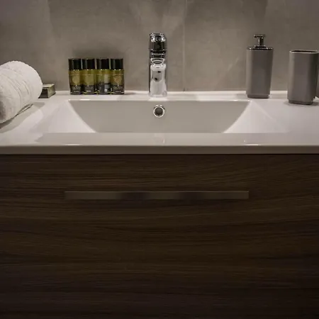 Chic And Minimal Close To Thissio Metro