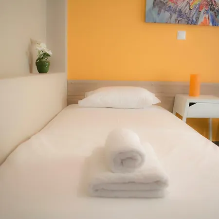 Chic And Minimal Close To Thissio Metro Apartment Athens