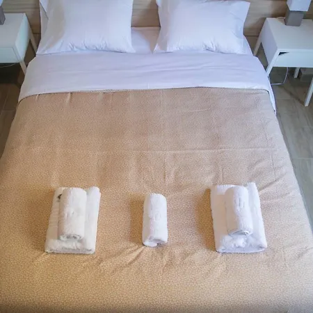 Chic And Minimal Close To Thissio Metro Apartment