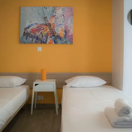 Apartment Chic And Minimal Close To Thissio Metro Athens