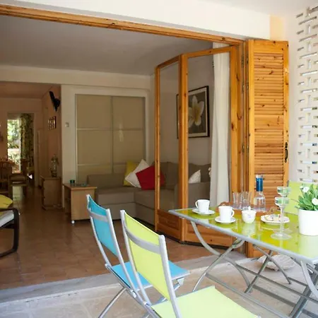 Comfortable Garden Near Vouliagmeni *