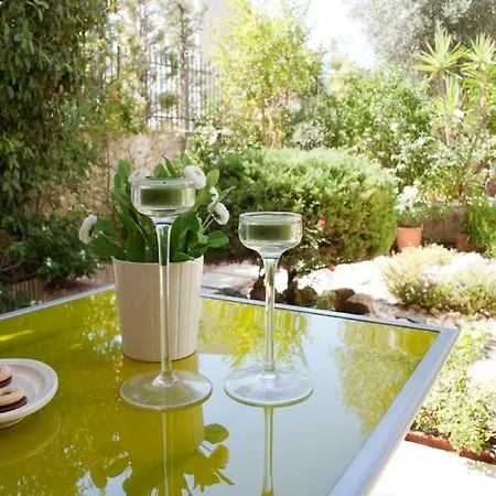Comfortable Garden Near Vouliagmeni