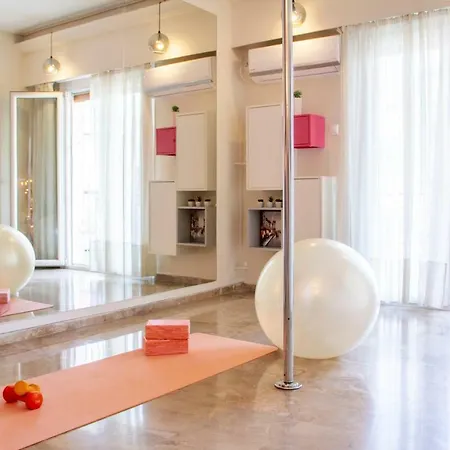 Διαμέρισμα Godiva Plays - Stylish Aerialist's Concept Flat + Pole