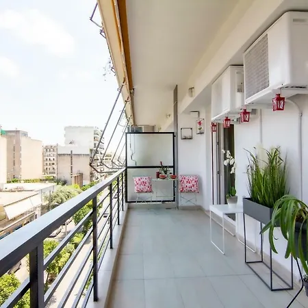 Godiva Plays - Stylish Aerialist's Concept Flat + Pole Αθήνα