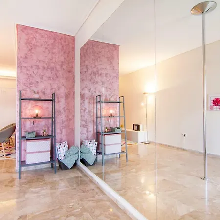 Godiva Plays - Stylish Aerialist's Concept Flat + Pole Διαμέρισμα