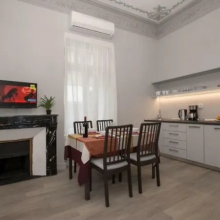 Apartment Sophisticated In Syntagma By Ghh