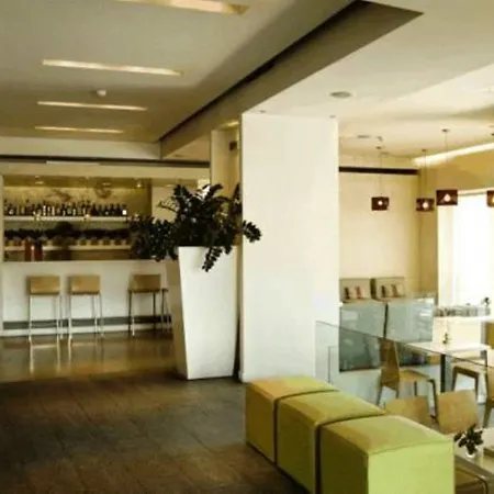 Ariston מלון 3*