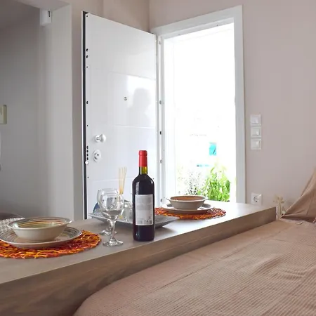 Petite Paradise In Center Apartment