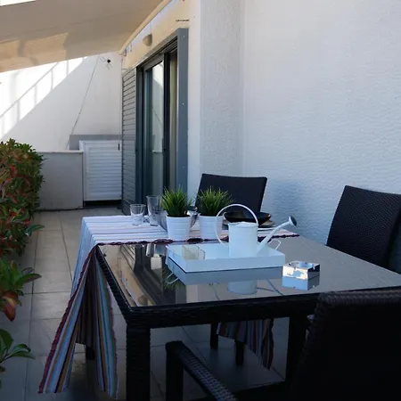 Homz Ah03 Penthouse Hilton Area Apartment