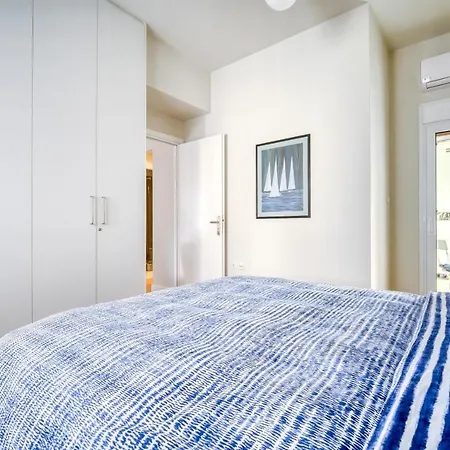 Lovely Sunlit 2 Bedroom 2 Bathroom