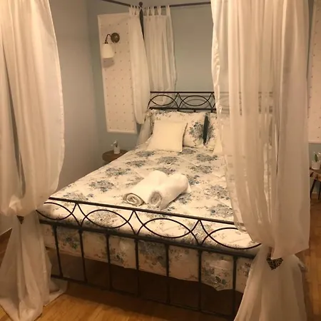 Проживание в семье Syntagma Private Sweet Safe Double With Shared Bathroom *
