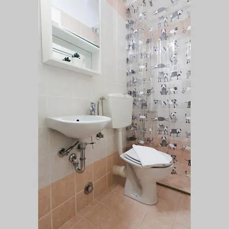 Spacious 2 Bedroom In Thessio Apartment Athen