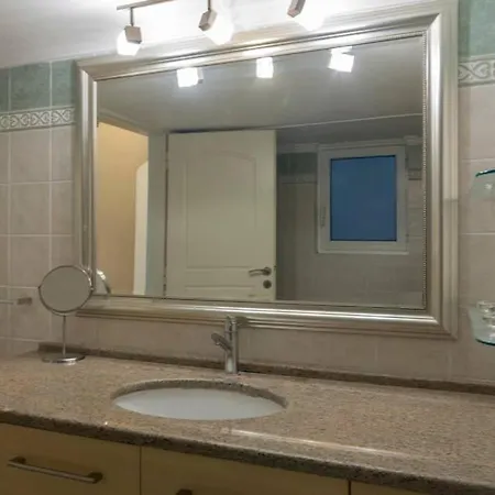 Spacious 2 Bedroom In Thessio Apartment Athen