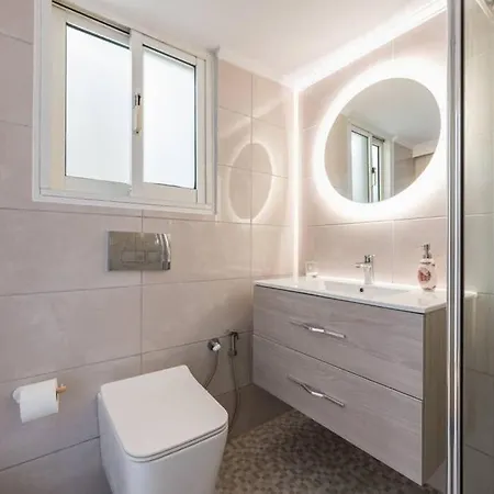 New! Bright & Remodeled 1bed 2min Walk To Acropolis Apartment Athens